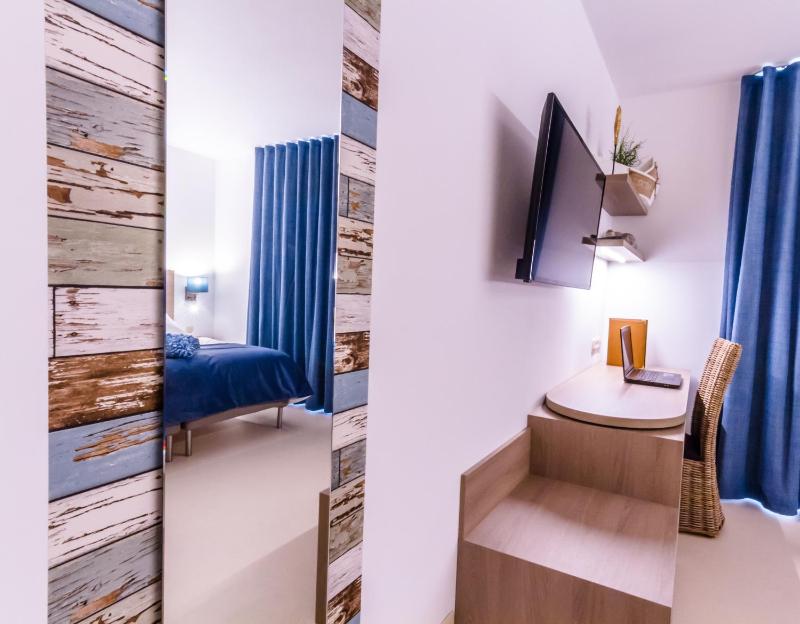 Large Twin Room image 3