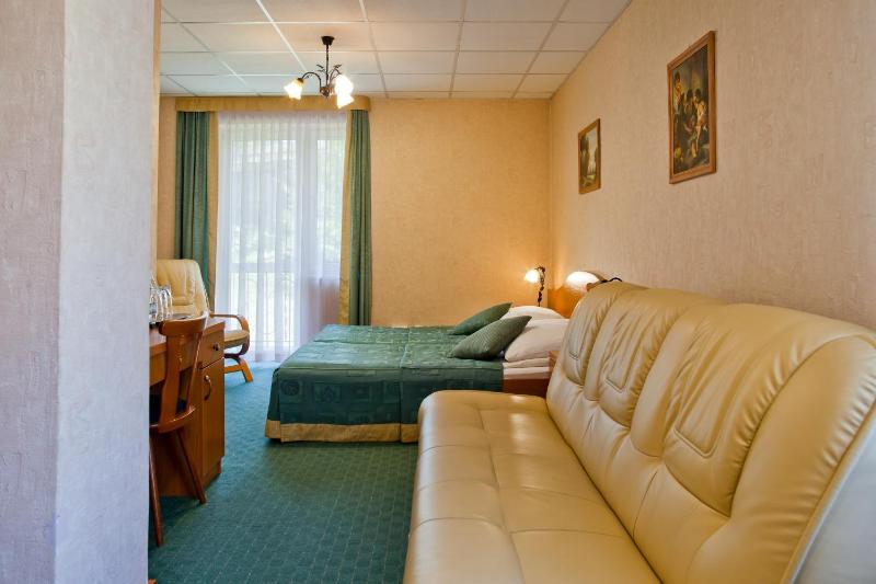 Deluxe Double Room with Extra Bed image 4