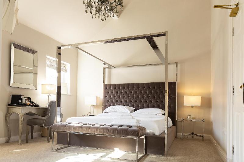 Deluxe King Room image 1
