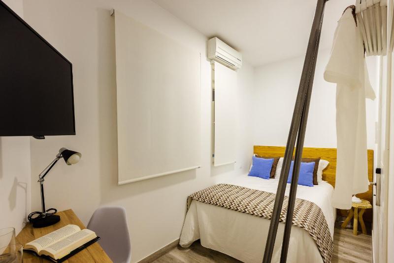 Budget Single Room image 3