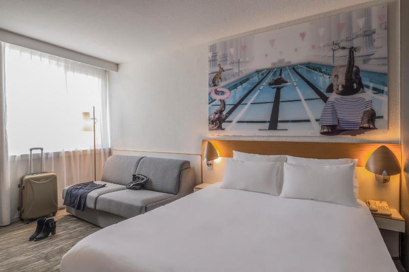 2 Rooms Next to Each Other image 2