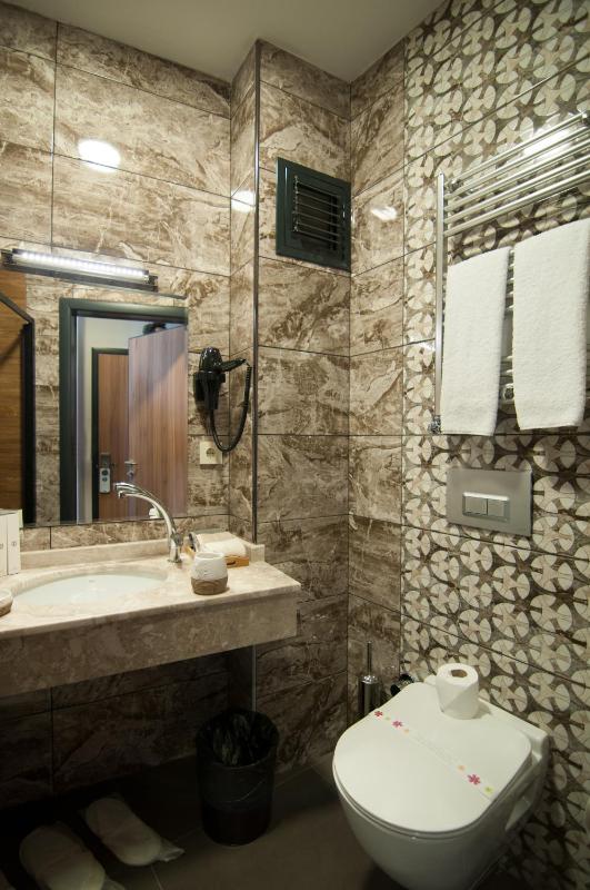 Comfort Triple Room image 2