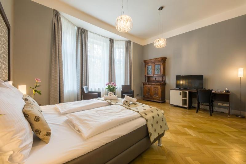 Double or Twin Room image 1