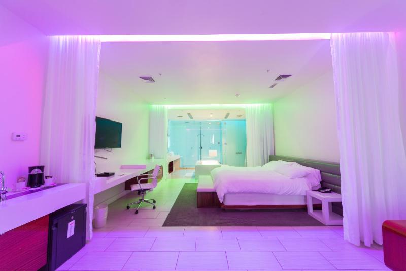 Luxury Suite image 4