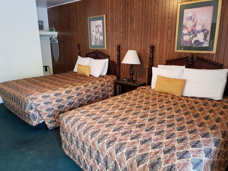 Deluxe Queen Room with Two Queen Beds image 2