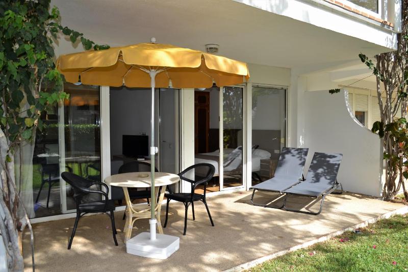 One-Bedroom Apartment image 1