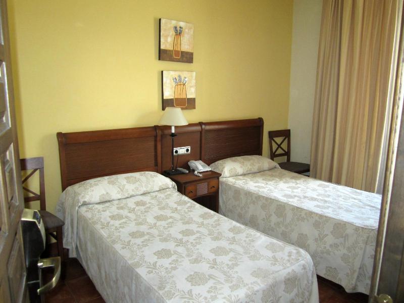 Double exterior room with balcony image 4