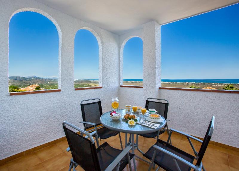 Two-Bedroom Apartment with Sea View image 3