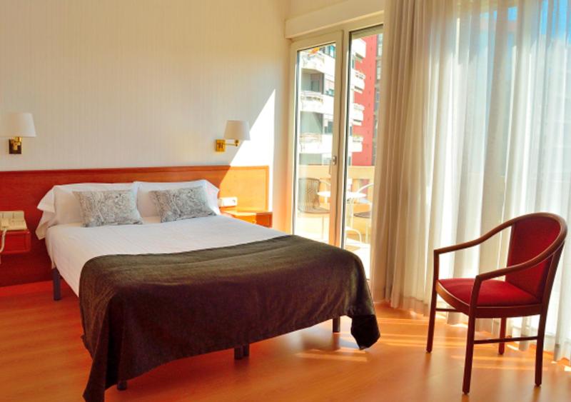Double Room with Balcony image 3