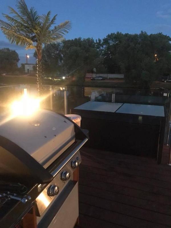 Houseboat on the water - image 28