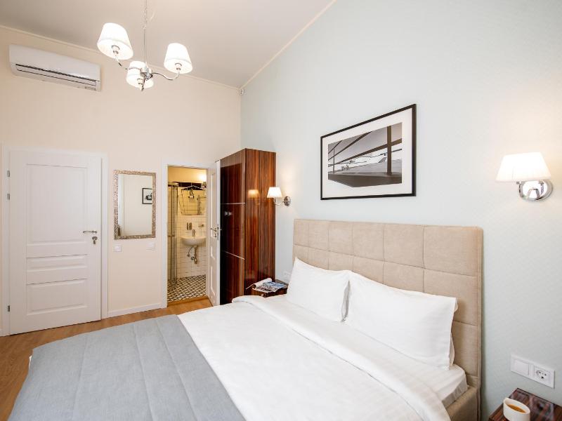 Standard King Room image 1