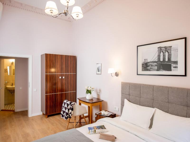 Art Deco Central Rooms - image 15