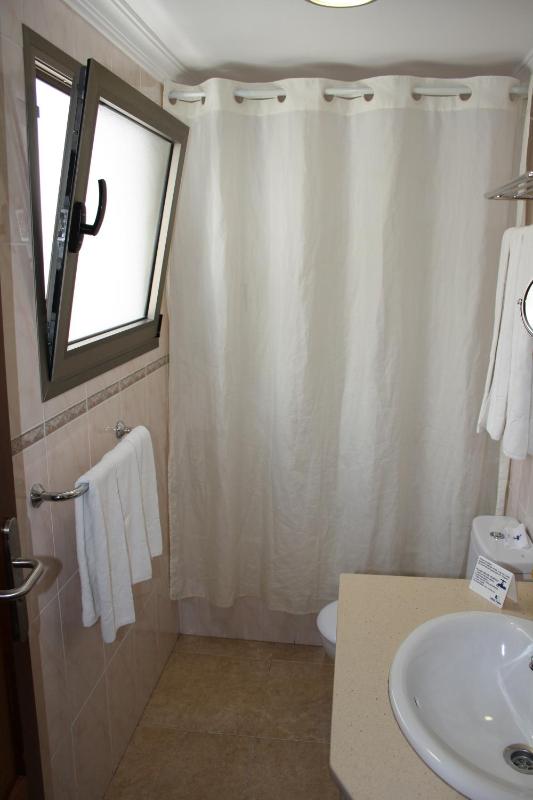 Double Room with Extra Bed image 3