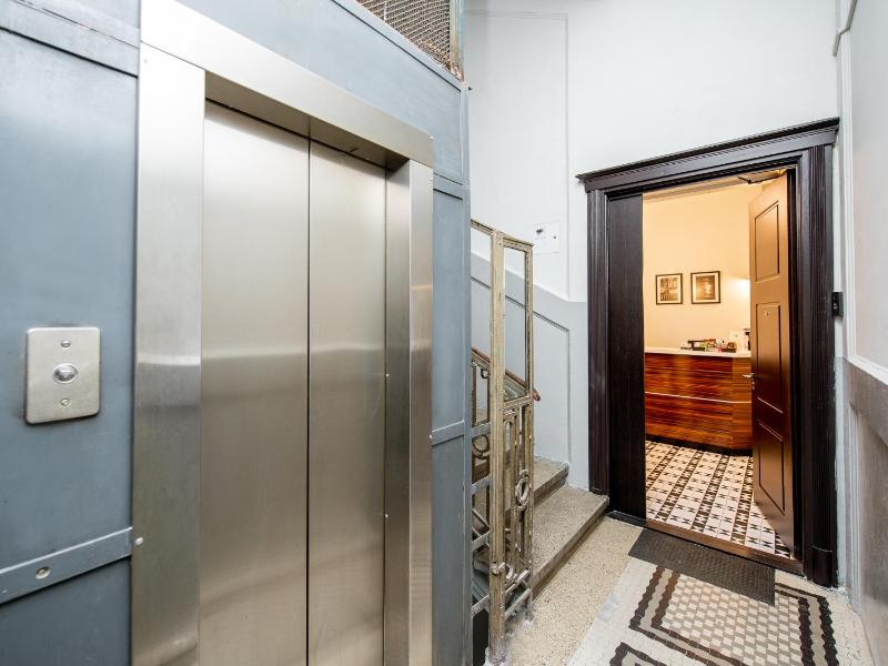 Art Deco Central Rooms - image 4
