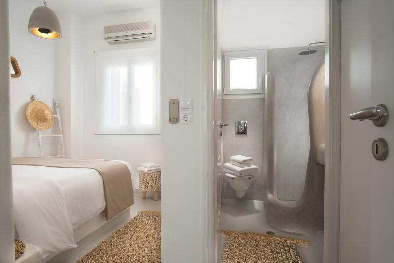 One-Bedroom Apartment image 3