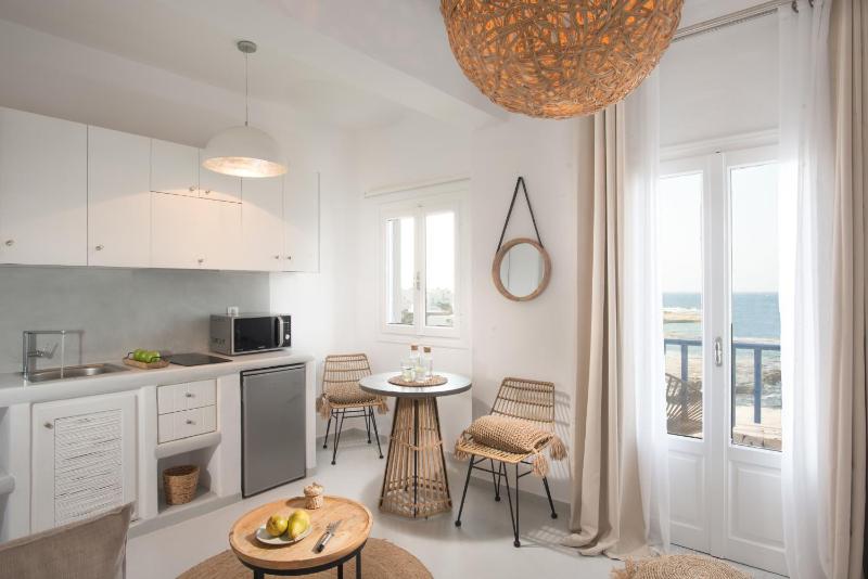 One-Bedroom Apartment image 4