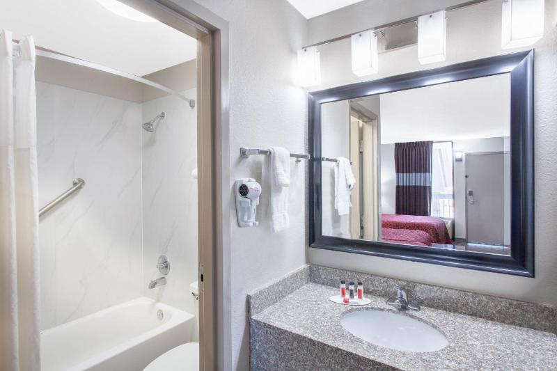 Double Room with Two Double Beds - Non-Smoking image 3