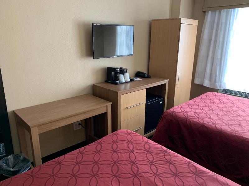 Room with Two Double Beds - Non-Smoking image 4