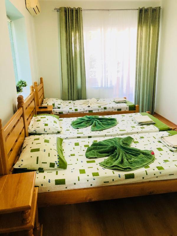 Triple Room with Terrace image 3