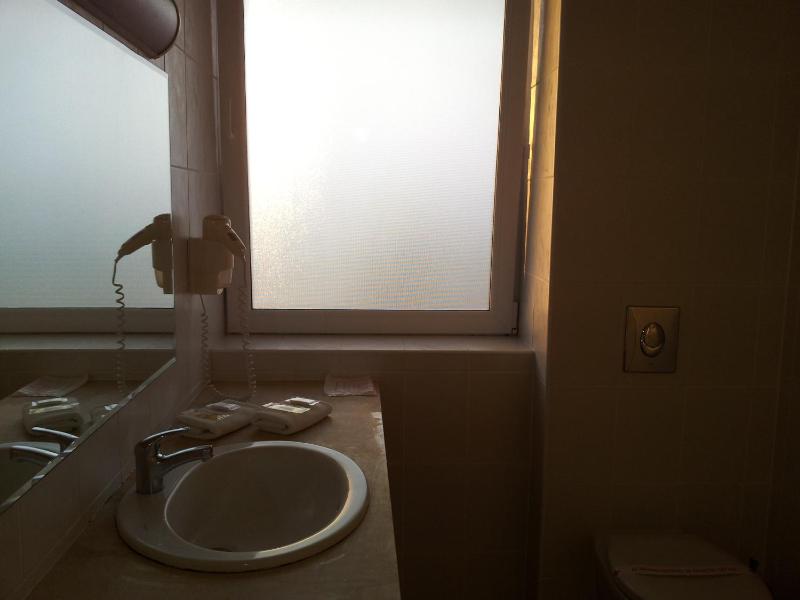 Double or Twin Room with City View image 3