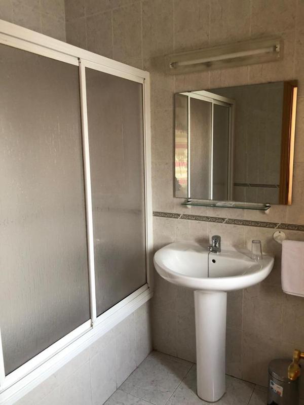 Twin Room with Private Bathroom image 1