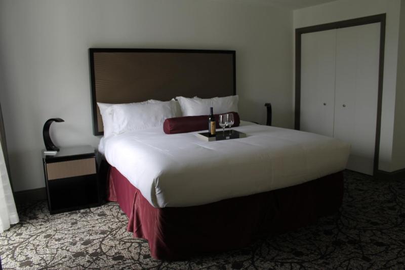 King Room with Balcony image 2