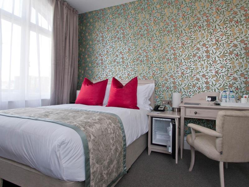 Deluxe Double Room image 2
