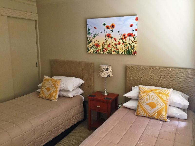 Elegant Two Bedroom Apartment with Courtyard - Ground Floor