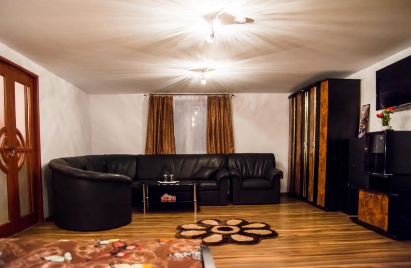 Deluxe Family Room image 4