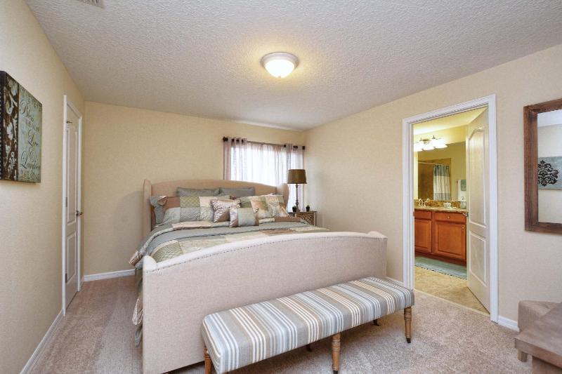Five-Bedroom Villa image 1