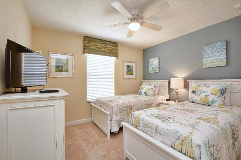 Six-Bedroom Villa  image 2