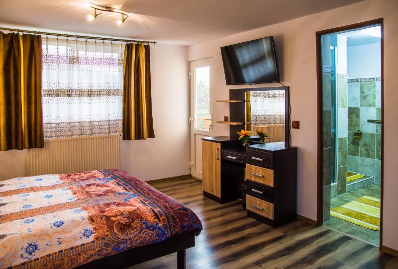 Deluxe Double Room with Balcony image 4