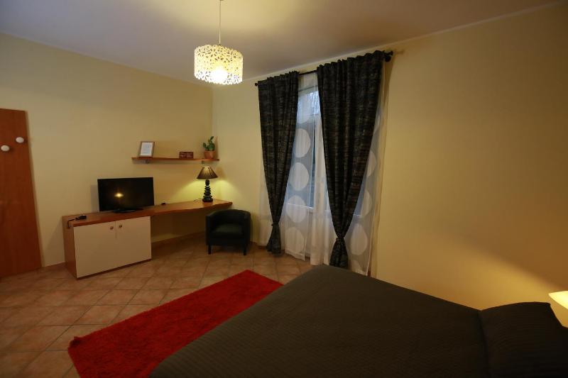 Classic Double Room image 3