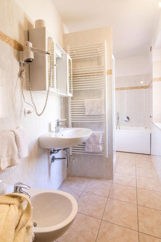 Double Room with Spa Bath image 1