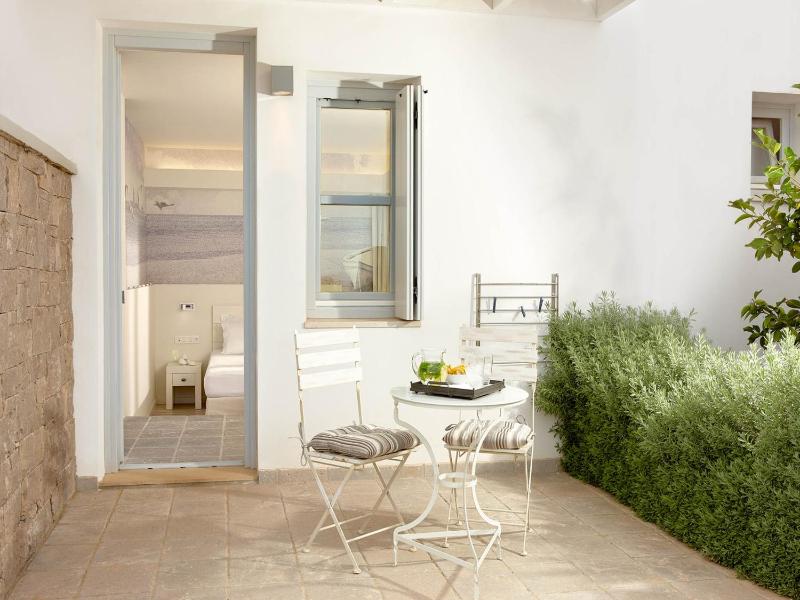 Junior Suite with Patio image 3