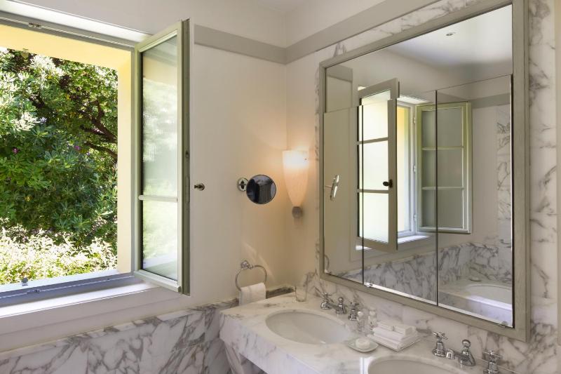 Deluxe Room Orangerie image 4