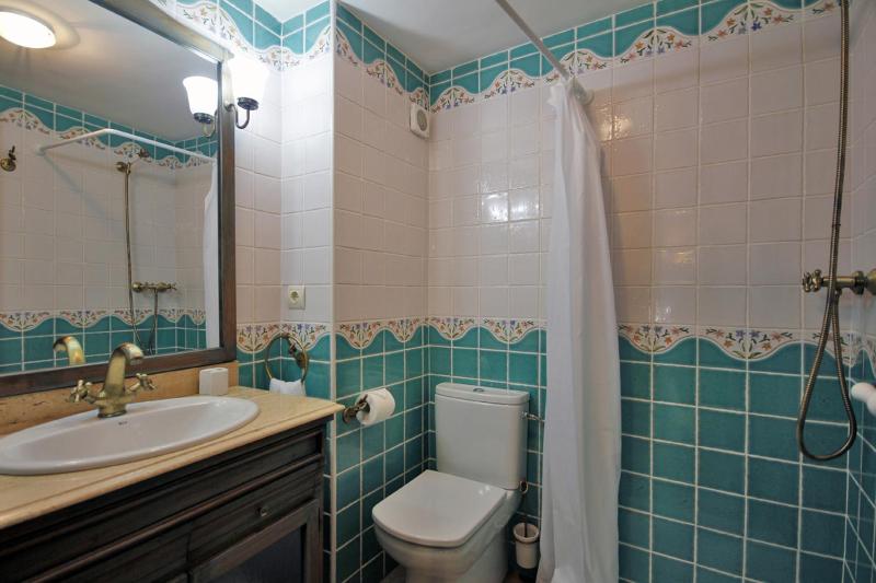 Maisonette with Jacuzzi image 3