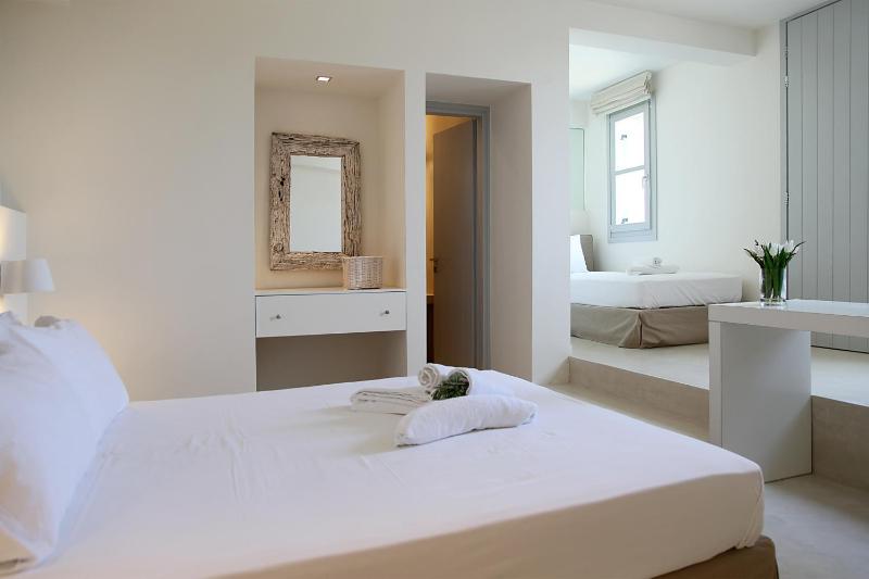 Junior Suite with Patio image 4