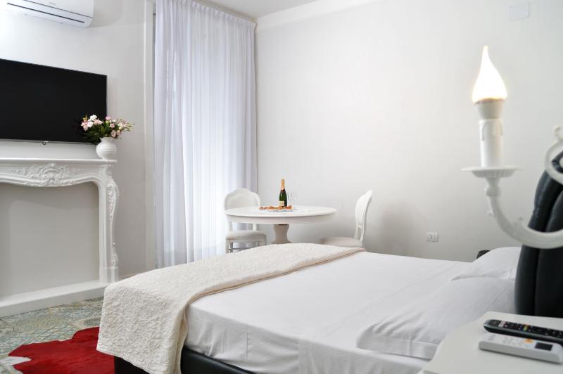 Barbarella Home - image 12
