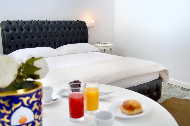 Junior Suite with Balcony image 2