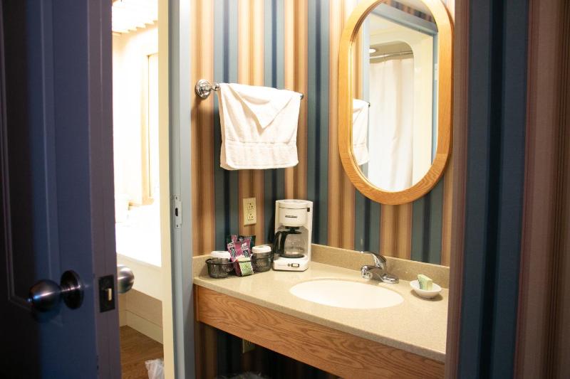 Atrium King Room image 2