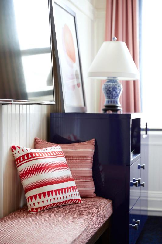 Queen Room image 2