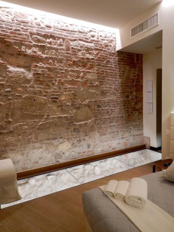 Arena Luxury Suite - image 16