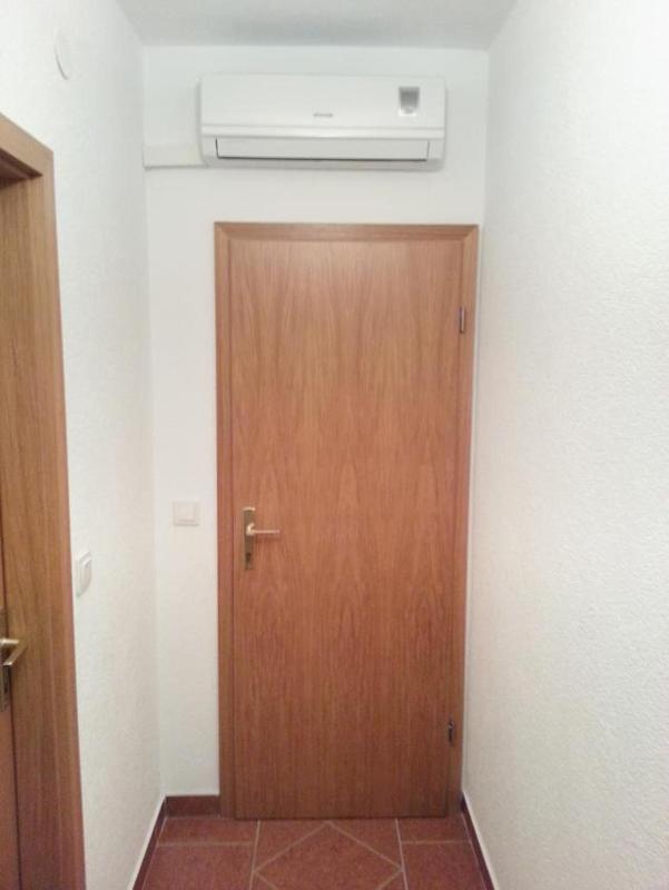 One-Bedroom Apartment with Terrace and Sea View image 3
