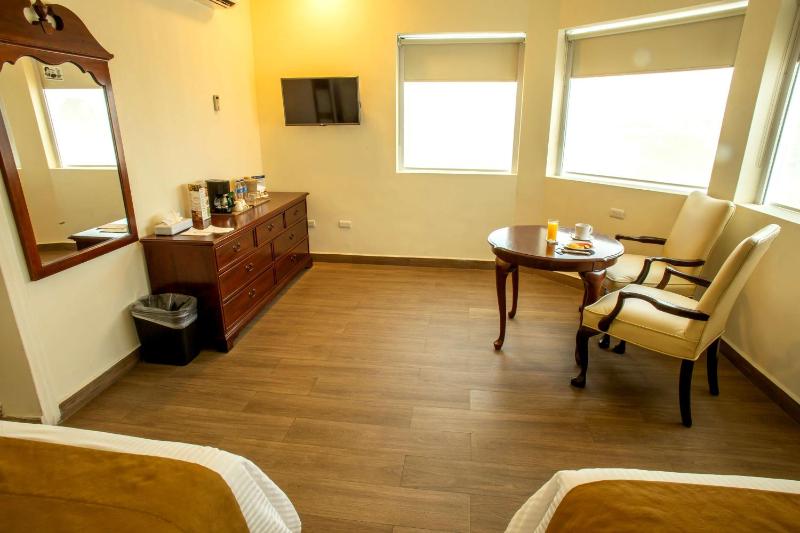 Hotel Plaza Calzada - image 42