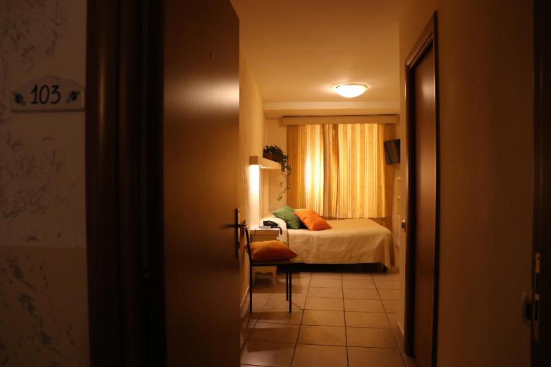Single Room image 2