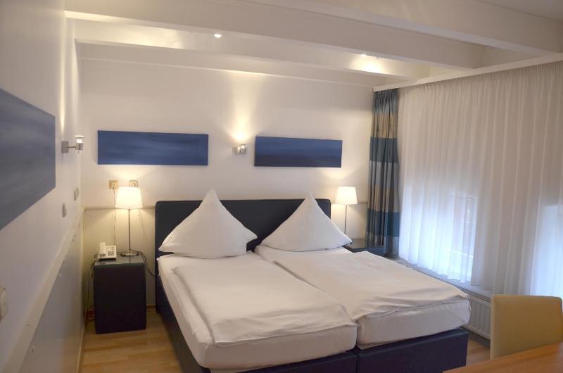 Double Room with Private Bathroom image 1