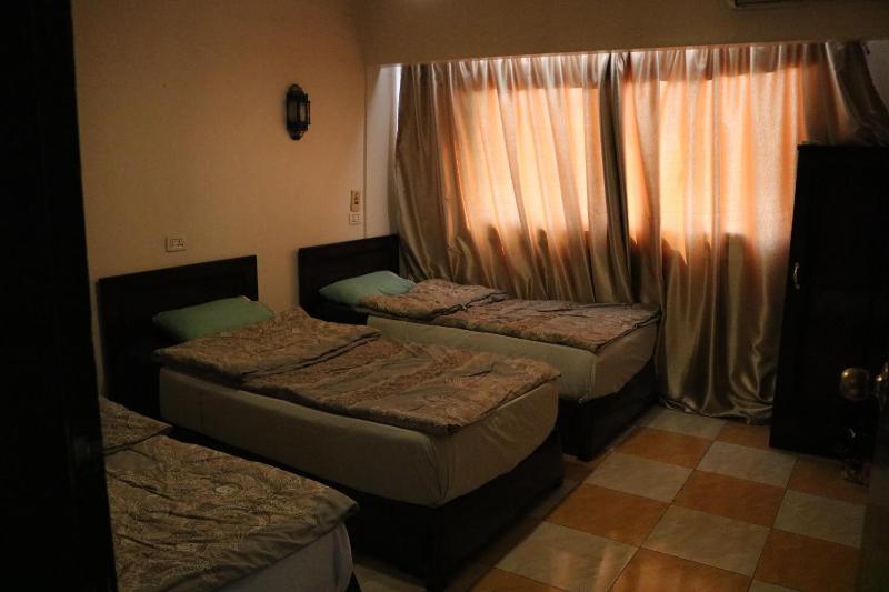 Triple Room with Shared Bathroom image 3