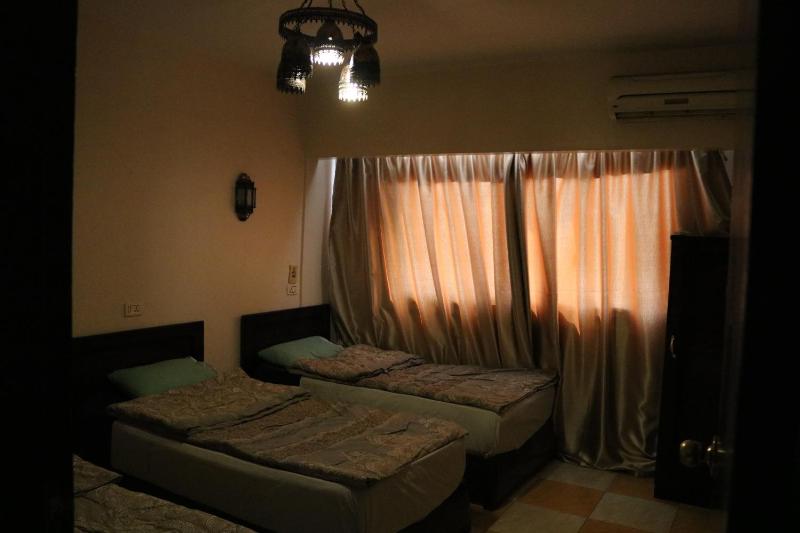Triple Room with Shared Bathroom image 2