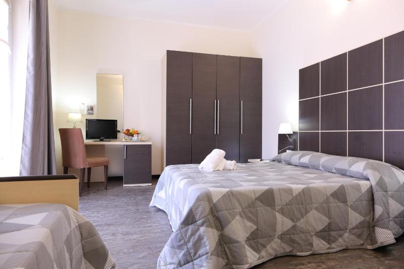Standard Triple Room image 1